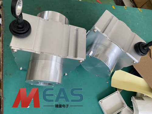拉繩位移編碼器對電阻板初始線性進行修刻提高精度 拉繩位移編碼器對電阻板初始線性進行修刻提高精度